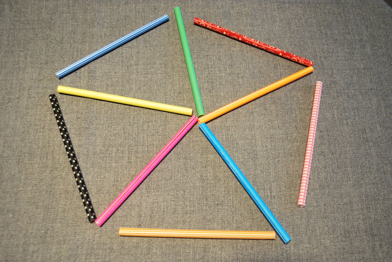 the diy geometric straw mobile